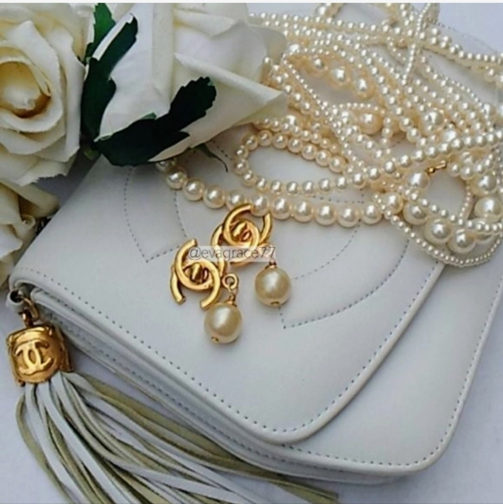 Chanel Clip-on Pearl Earrings (authentic vintage)! - Picture 5 of 6